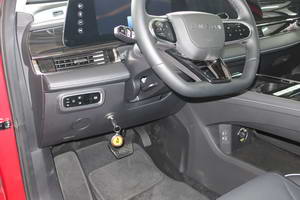 Omoda 5 Aut. korm�nyz�r beszerel�s