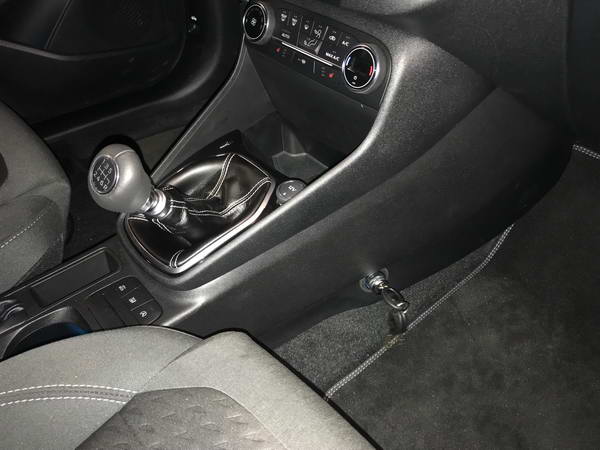 Ford Fiesta mk8 6 seb R-hátul 2017- váltózár beszerelés